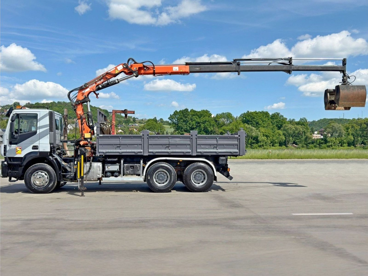 Iveco TRAKKER 410*Kipper 5,20m*ATLAS 165.2E * FUNK/6x4 Iveco TRAKKER 410*Kipper 5,20m*ATLAS 165.2E * FUNK/6x4 - Autokran, Kipper: das Bild 5 Iveco TRAKKER 410*Kipper 5,20m*ATLAS 165.2E * FUNK/6x4 Iveco TRAKKER 410*Kipper 5,20m*ATLAS 165.2E * FUNK/6x4 - Autokran, Kipper: das Bild 5