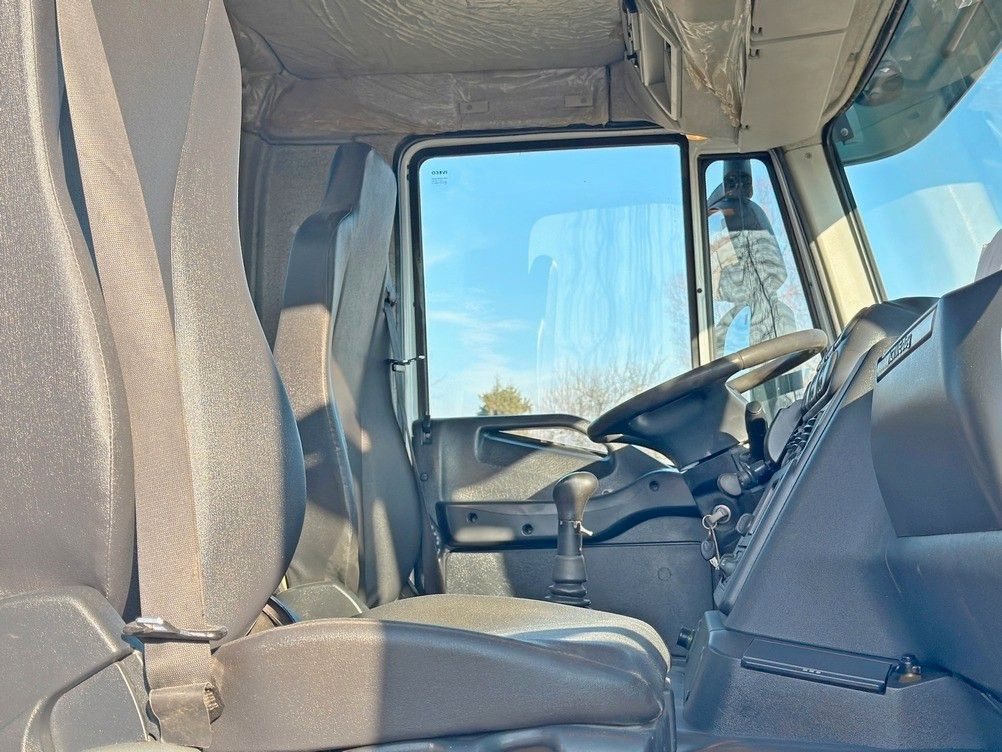 Iveco TRAKKER * HIAB 211 E - 6 HIDUO+ FUNK / 8x4 *TOP - Leasing Iveco TRAKKER * HIAB 211 E - 6 HIDUO+ FUNK / 8x4 *TOP: das Bild 11 Iveco TRAKKER * HIAB 211 E - 6 HIDUO+ FUNK / 8x4 *TOP - Leasing Iveco TRAKKER * HIAB 211 E - 6 HIDUO+ FUNK / 8x4 *TOP: das Bild 11