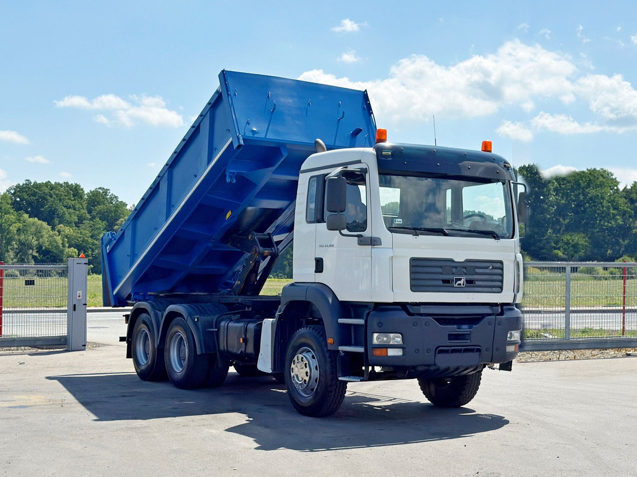 MAN TGA 33.360 * KIPPER 5,20 m + BORDMATIC / 6x4*TOP - Kipper, Autokran: das Bild 2 MAN TGA 33.360 * KIPPER 5,20 m + BORDMATIC / 6x4*TOP - Kipper, Autokran: das Bild 2