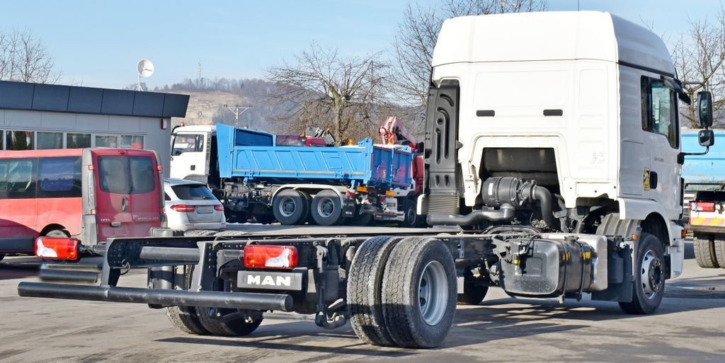 MAN TGM 12.290* FAHRGESTELL 6,30 m * TOPZUSTAND - Fahrgestell LKW: das Bild 3 MAN TGM 12.290* FAHRGESTELL 6,30 m * TOPZUSTAND - Fahrgestell LKW: das Bild 3