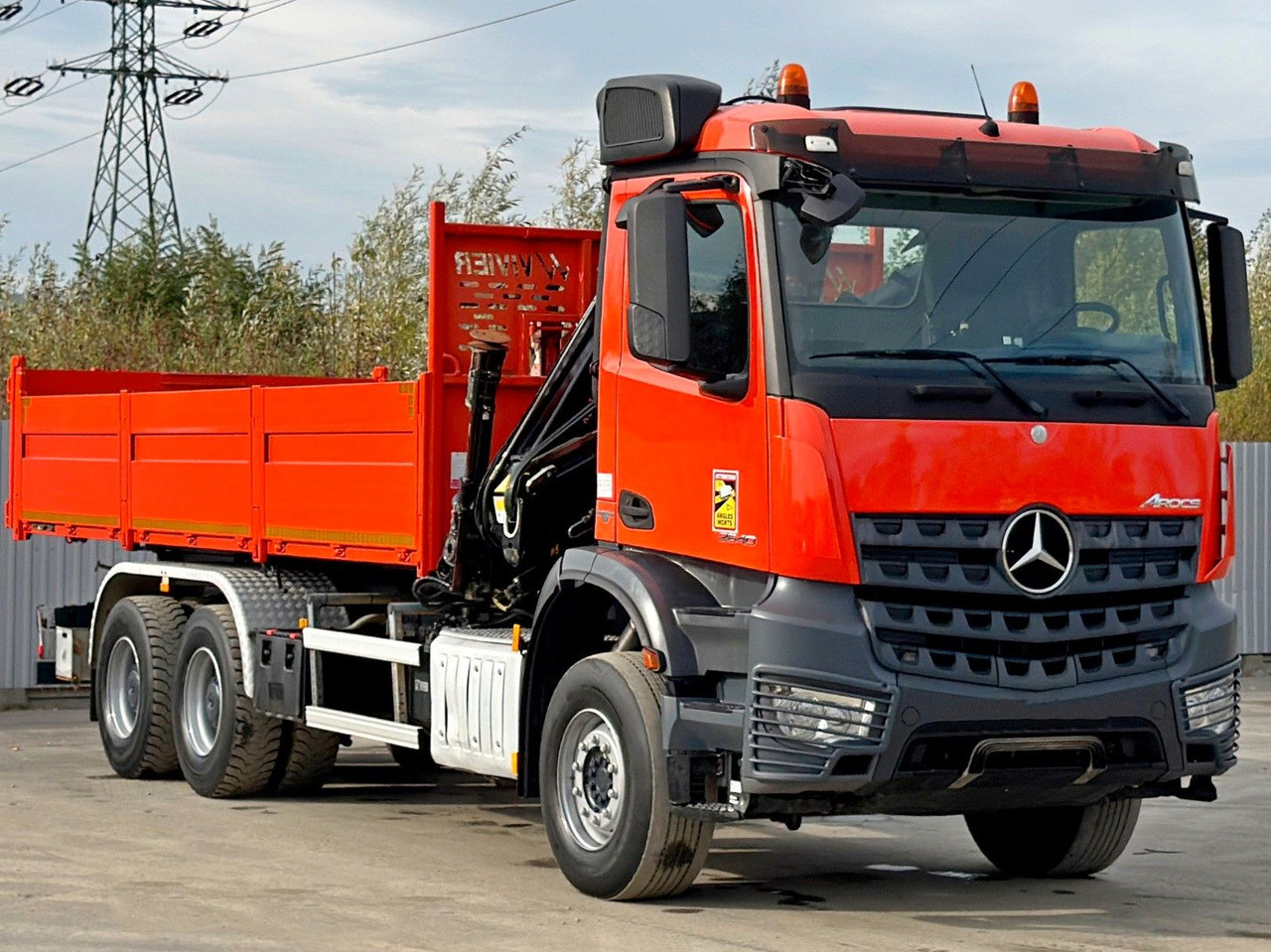 Mercedes-Benz AROCS 2640 *HIAB 144 BS - 3/FUNK + * 6x4 - Kipper, Autokran: das Bild 3 Mercedes-Benz AROCS 2640 *HIAB 144 BS - 3/FUNK + * 6x4 - Kipper, Autokran: das Bild 3