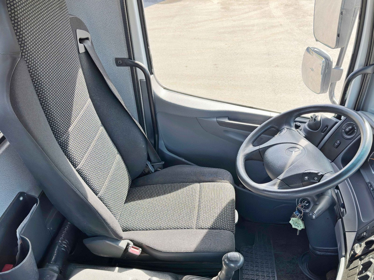 Innenraum Bild 1:  Mercedes-Benz AXOR 1629 * KIPPER 4,80 m * 4x4 * TOPZUSTAND - Leasing Mercedes-Benz AXOR 1629 * KIPPER 4,80 m * 4x4 * TOPZUSTAND