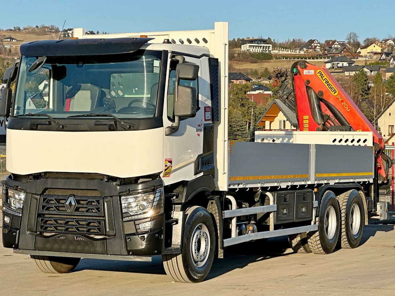 Renault C 380 *PRITSCHE 6,80m * PK 20001 - KC + FUNK*6x4 - Autokran, Pritsche LKW: das Bild 4 Renault C 380 *PRITSCHE 6,80m * PK 20001 - KC + FUNK*6x4 - Autokran, Pritsche LKW: das Bild 4