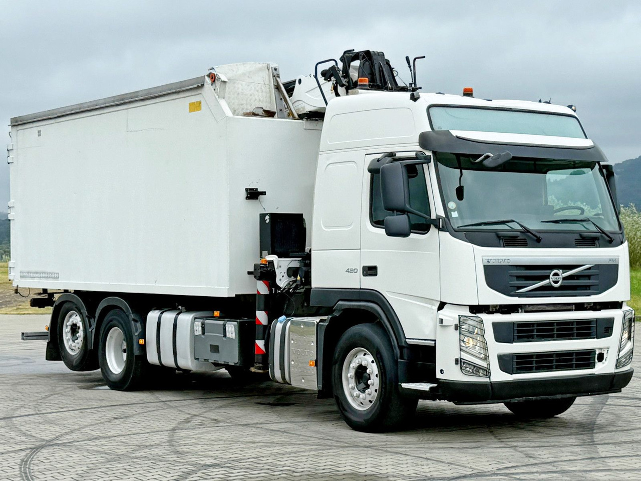 Volvo FM 420 Kipper 6,20 m * EPSILON Q150L75 *TOP - Autokran: das Bild 4 Volvo FM 420 Kipper 6,20 m * EPSILON Q150L75 *TOP - Autokran: das Bild 4