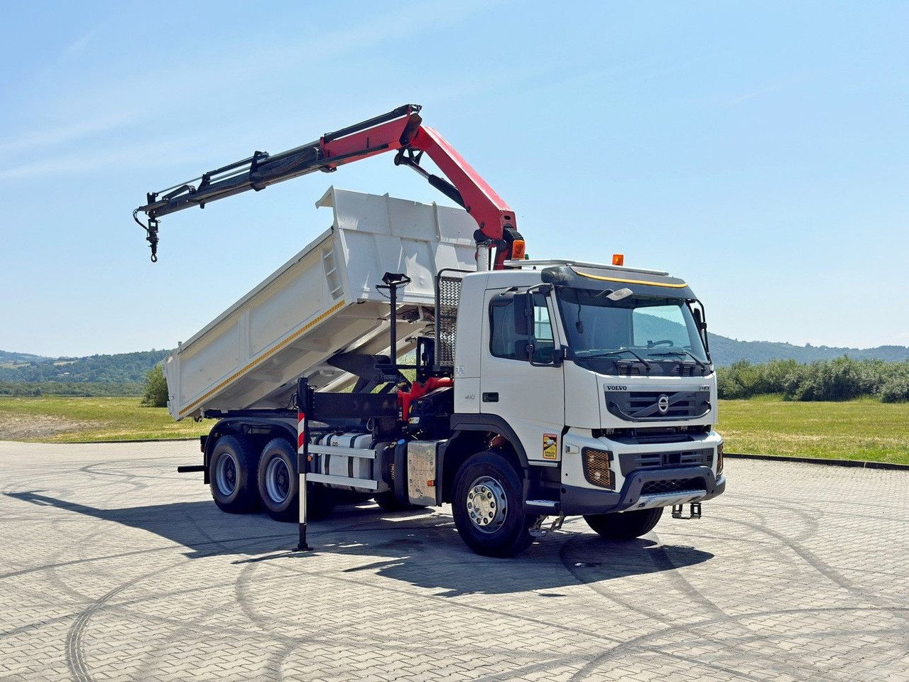 Volvo FMX 410 Kipper 4,70m *PK 14002-EH B/FUNK *6x4 - Autokran: das Bild 2 Volvo FMX 410 Kipper 4,70m *PK 14002-EH B/FUNK *6x4 - Autokran: das Bild 2