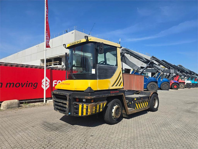 Terberg RT223 4x4 - Terminaltraktor: das Bild 2 Terberg RT223 4x4 - Terminaltraktor: das Bild 2