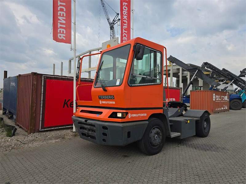 Terberg YT182 - Terminaltraktor: das Bild 2 Terberg YT182 - Terminaltraktor: das Bild 2