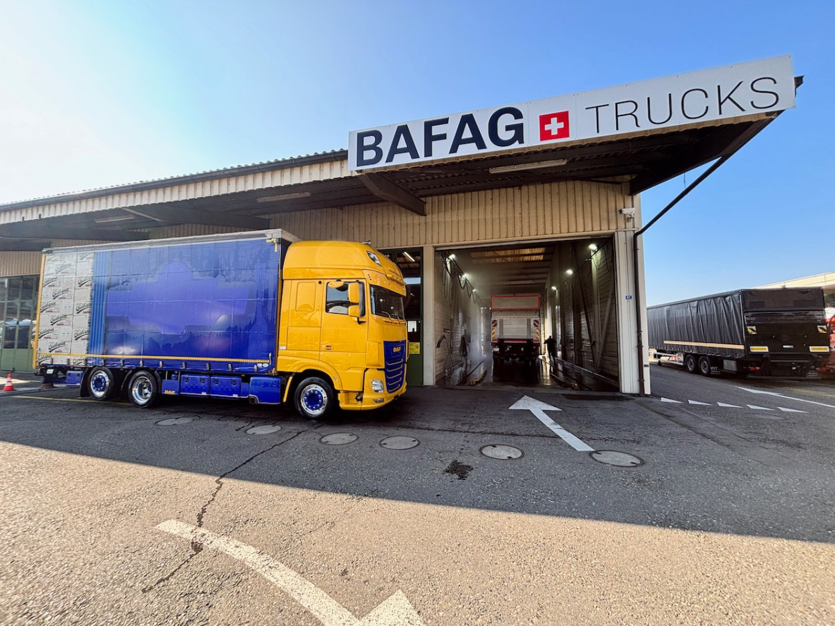 DAF FAN XF 530 LD Jumbo - Plane LKW: das Bild 2 DAF FAN XF 530 LD Jumbo - Plane LKW: das Bild 2