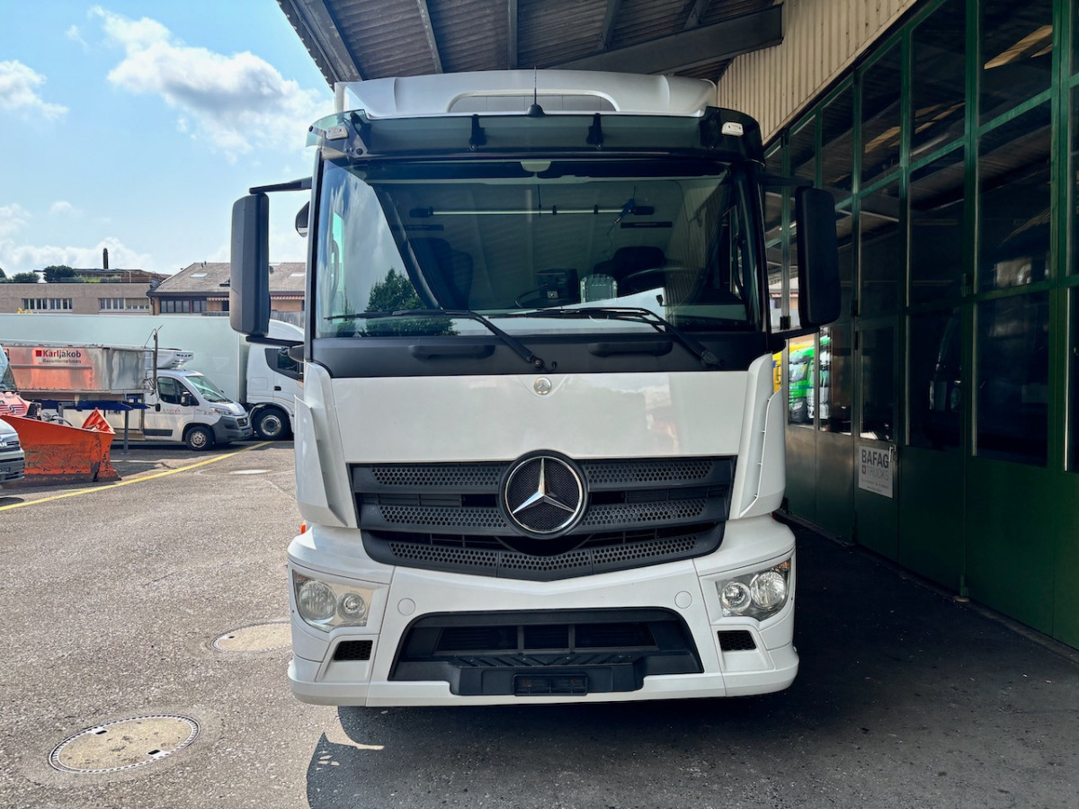 MERCEDES Antos 1824 - Koffer LKW: das Bild 3 MERCEDES Antos 1824 - Koffer LKW: das Bild 3