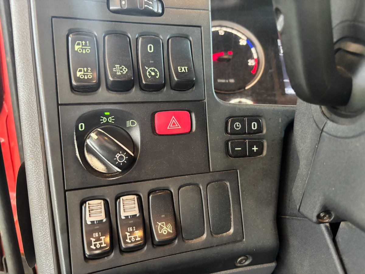 Holztransporter, Autokran SCANIA G490 6x2: das Bild 12 Holztransporter, Autokran SCANIA G490 6x2: das Bild 12