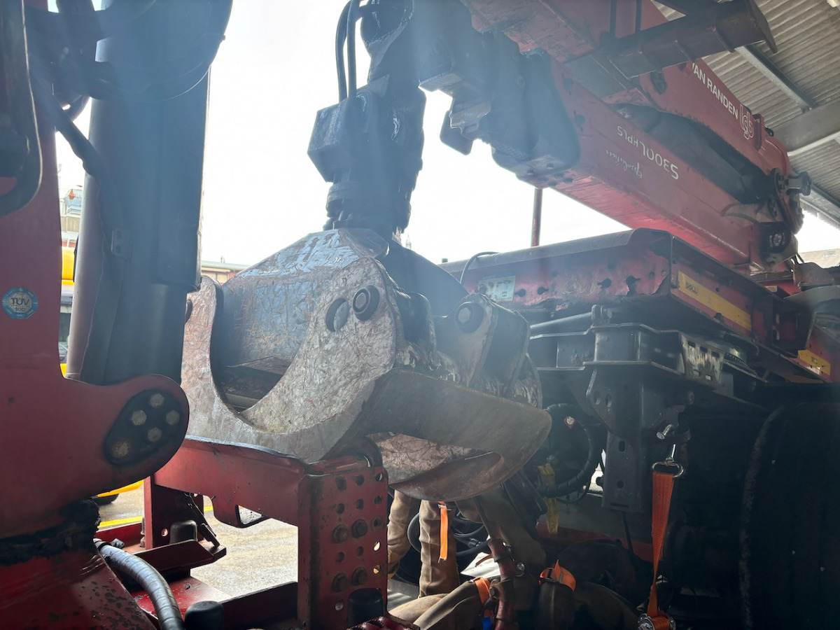 Holztransporter, Autokran SCANIA G490 6x2: das Bild 16 Holztransporter, Autokran SCANIA G490 6x2: das Bild 16