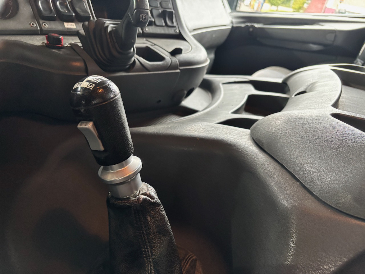 SCANIA P124CB8x4 - Fahrmischer: das Bild 5 SCANIA P124CB8x4 - Fahrmischer: das Bild 5