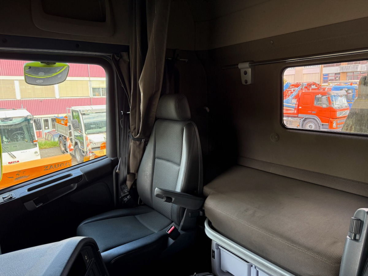 SCANIA R490 8x4 - Abrollkipper: das Bild 5 SCANIA R490 8x4 - Abrollkipper: das Bild 5