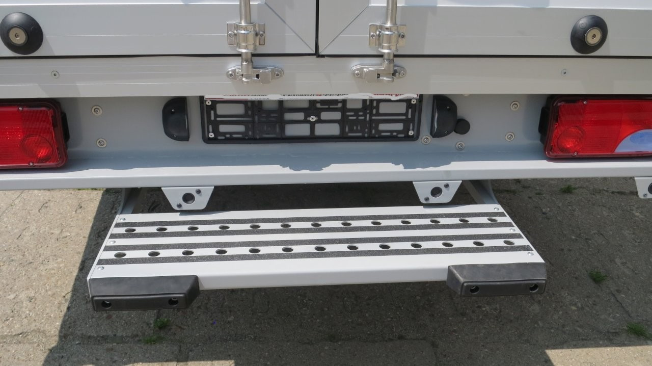 NEU: Koffer Transporter, Transporter mit Doppelkabine MAN TGE 3.180 Koffer mit Schlafbett: das Bild 14