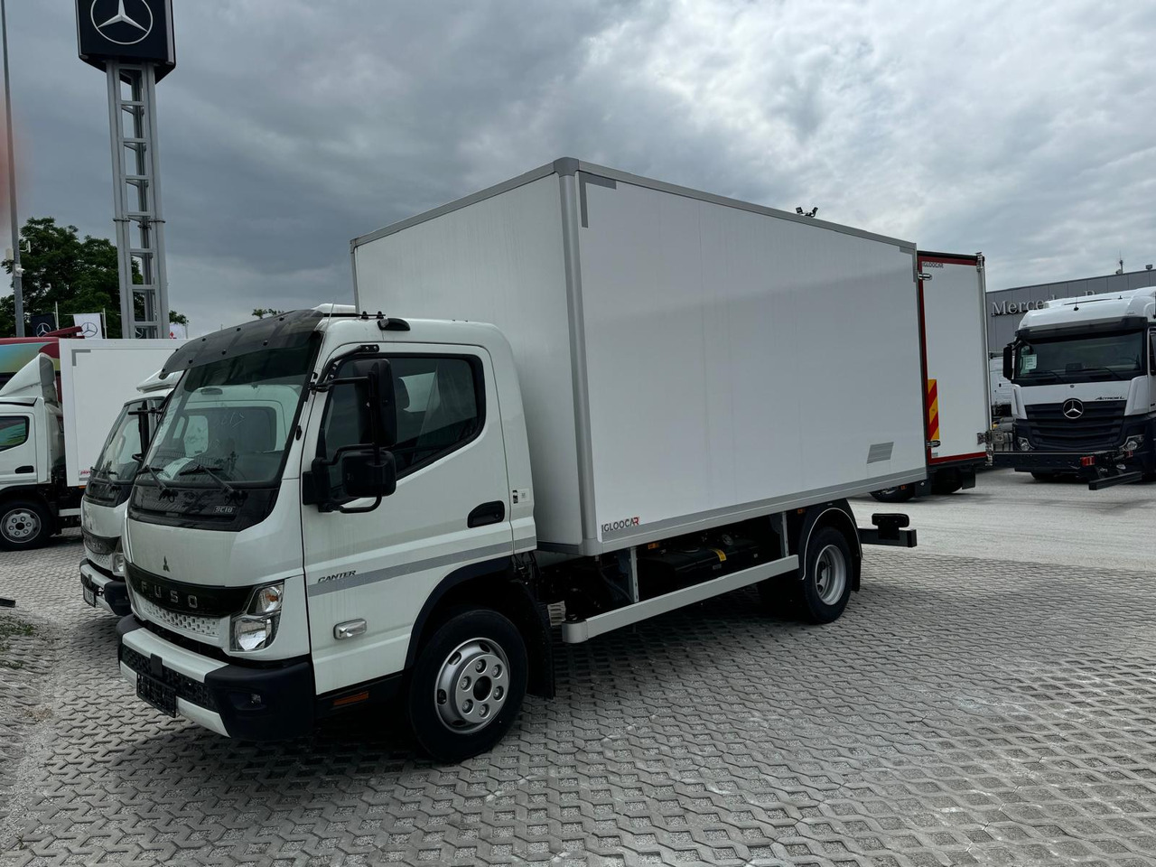 Mitsubishi Canter FUSO 70C18 Isotherm Koffer - Isotherm LKW: das Bild 2 Mitsubishi Canter FUSO 70C18 Isotherm Koffer - Isotherm LKW: das Bild 2