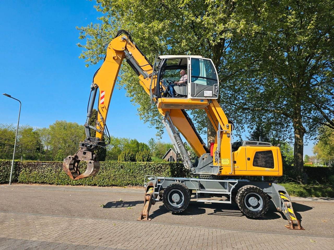 Liebherr LH 24M ( GK10 ) Mit Sortiergreifer - Mobilbagger: das Bild 2 Liebherr LH 24M ( GK10 ) Mit Sortiergreifer - Mobilbagger: das Bild 2