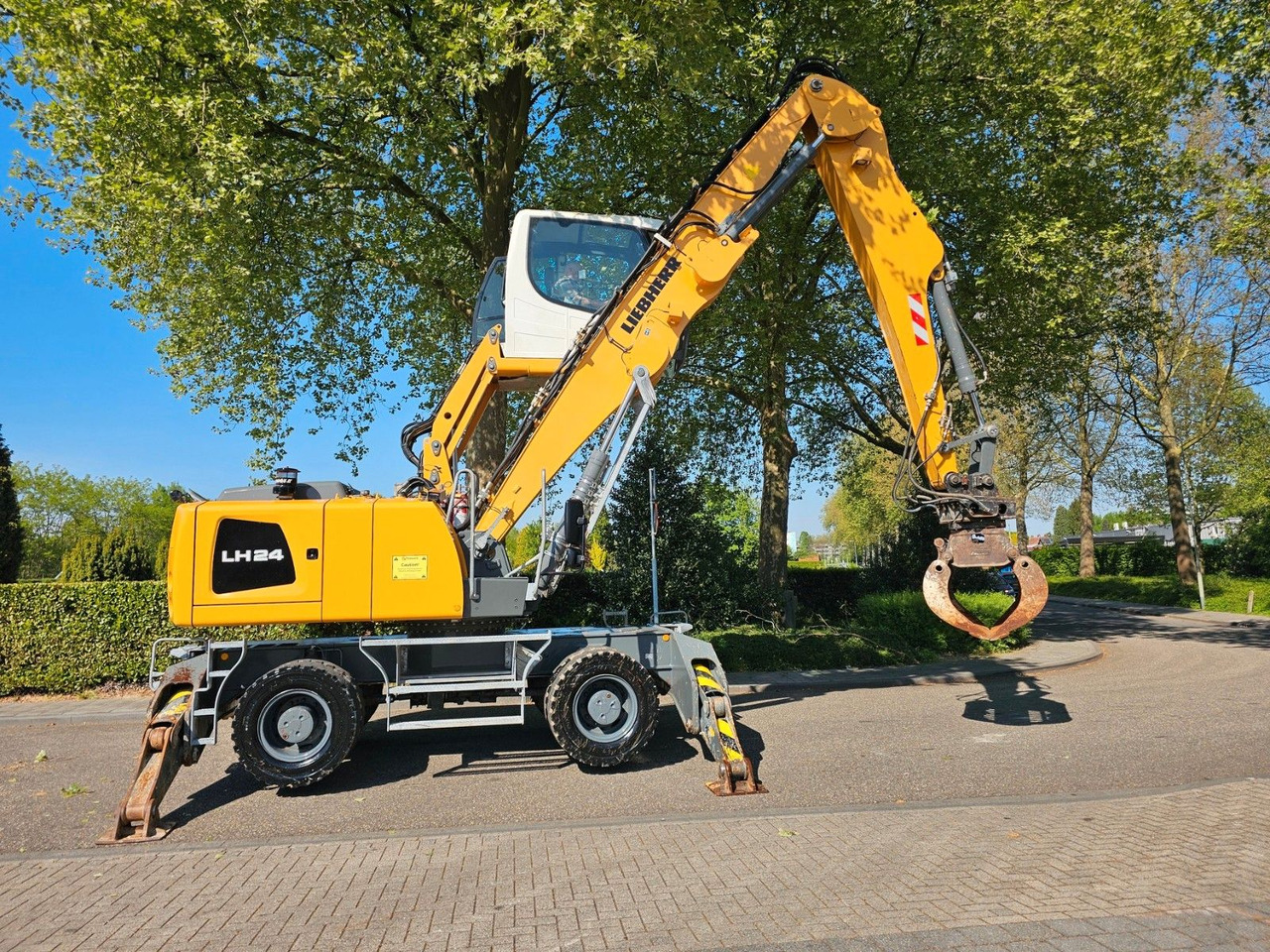 Liebherr LH 24M ( GK10 ) Mit Sortiergreifer - Mobilbagger: das Bild 4 Liebherr LH 24M ( GK10 ) Mit Sortiergreifer - Mobilbagger: das Bild 4