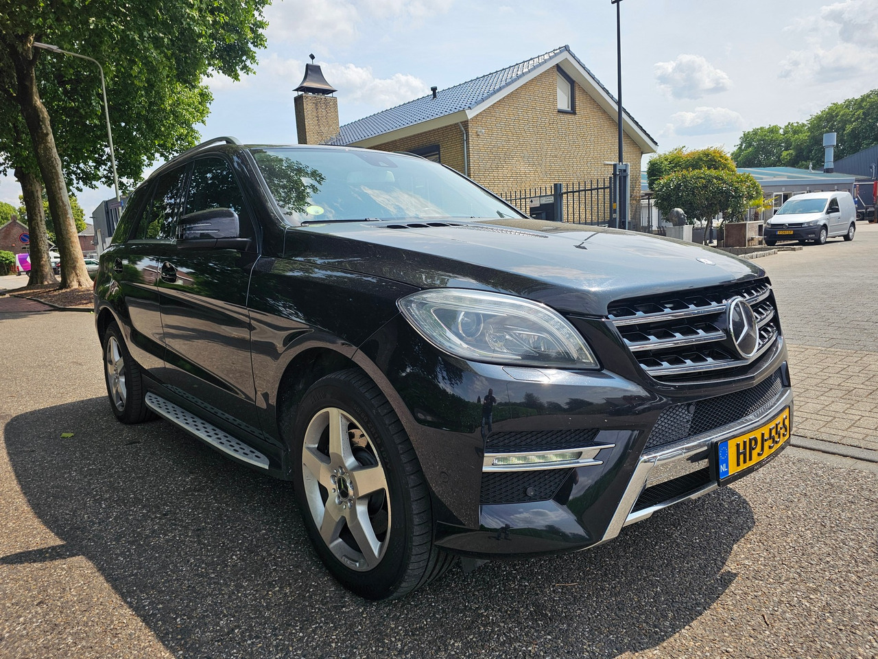 Mercedes Benz ML 350 Bluetec AMG - SUV/ Geländewagen: das Bild 4 Mercedes Benz ML 350 Bluetec AMG - SUV/ Geländewagen: das Bild 4