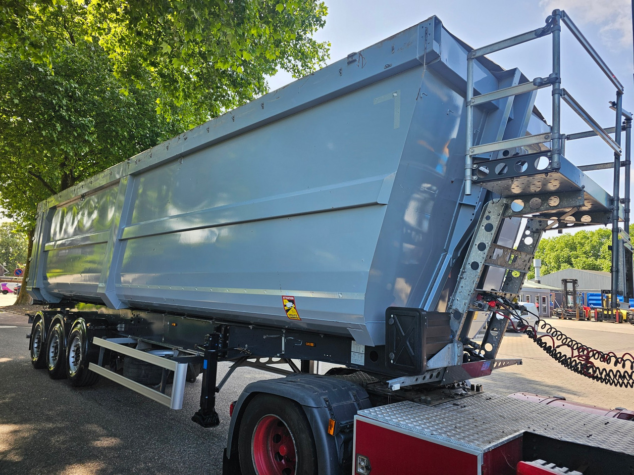 Schmitz SGF-S3 Scraptipper 55 M3 - Kipper Auflieger: das Bild 3 Schmitz SGF-S3 Scraptipper 55 M3 - Kipper Auflieger: das Bild 3