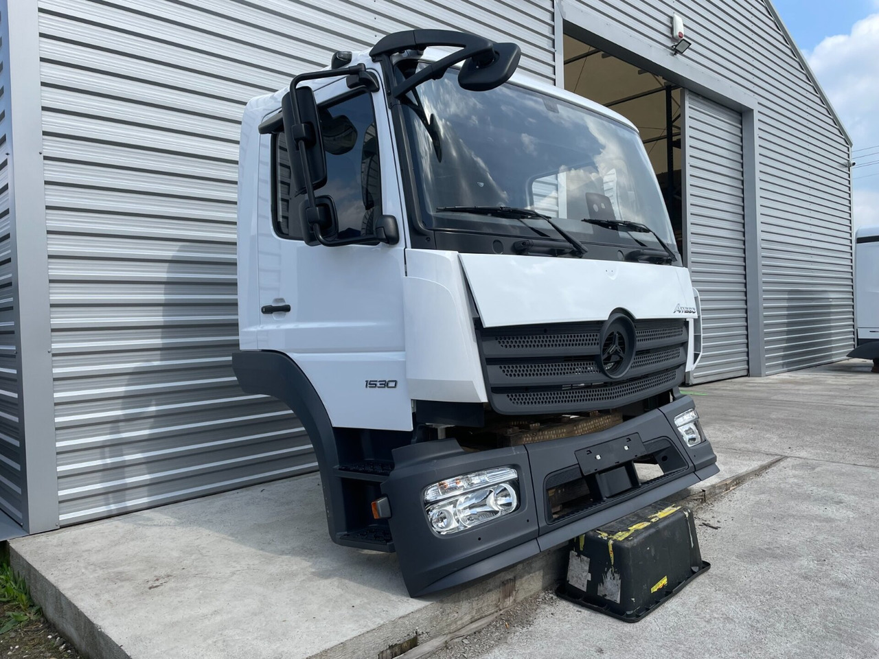 MB ATEGO CABINE EURO 6 TUNEL VOOR 6 CYL.MOTOR INCL. SEAT 000074A - Fahrerhaus für LKW: das Bild 4 MB ATEGO CABINE EURO 6 TUNEL VOOR 6 CYL.MOTOR INCL. SEAT 000074A - Fahrerhaus für LKW: das Bild 4