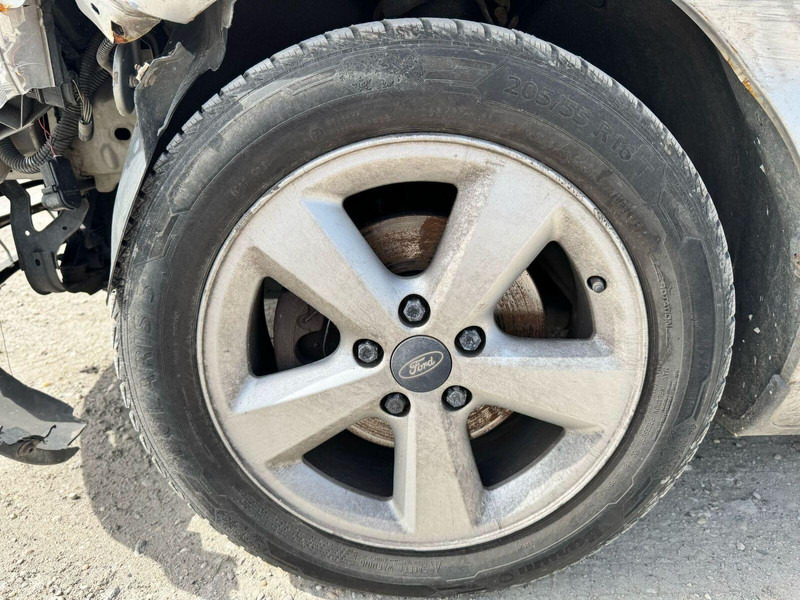 Schrägheck Ford Focus 1,6 i - Damaged Car: das Bild 17 Schrägheck Ford Focus 1,6 i - Damaged Car: das Bild 17