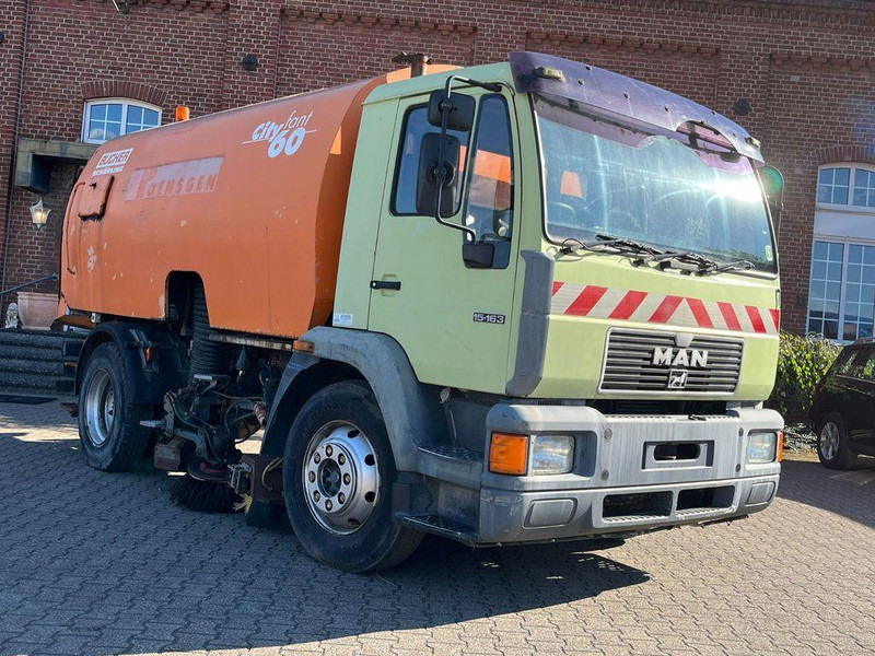 MAN 15.163 Utcaseprő - Kehrmaschine: das Bild 2 MAN 15.163 Utcaseprő - Kehrmaschine: das Bild 2