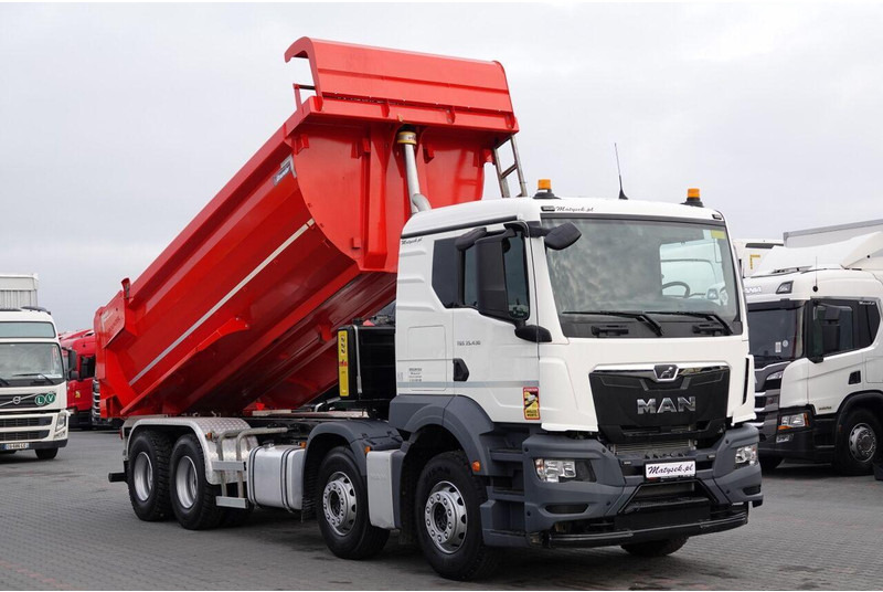 MAN TGS 35.430 / 8X4 / WYWROTKA TYLNOZSYPOWA / HYDROKLAPA / OPONY 10 - Kipper: das Bild 4 MAN TGS 35.430 / 8X4 / WYWROTKA TYLNOZSYPOWA / HYDROKLAPA / OPONY 10 - Kipper: das Bild 4