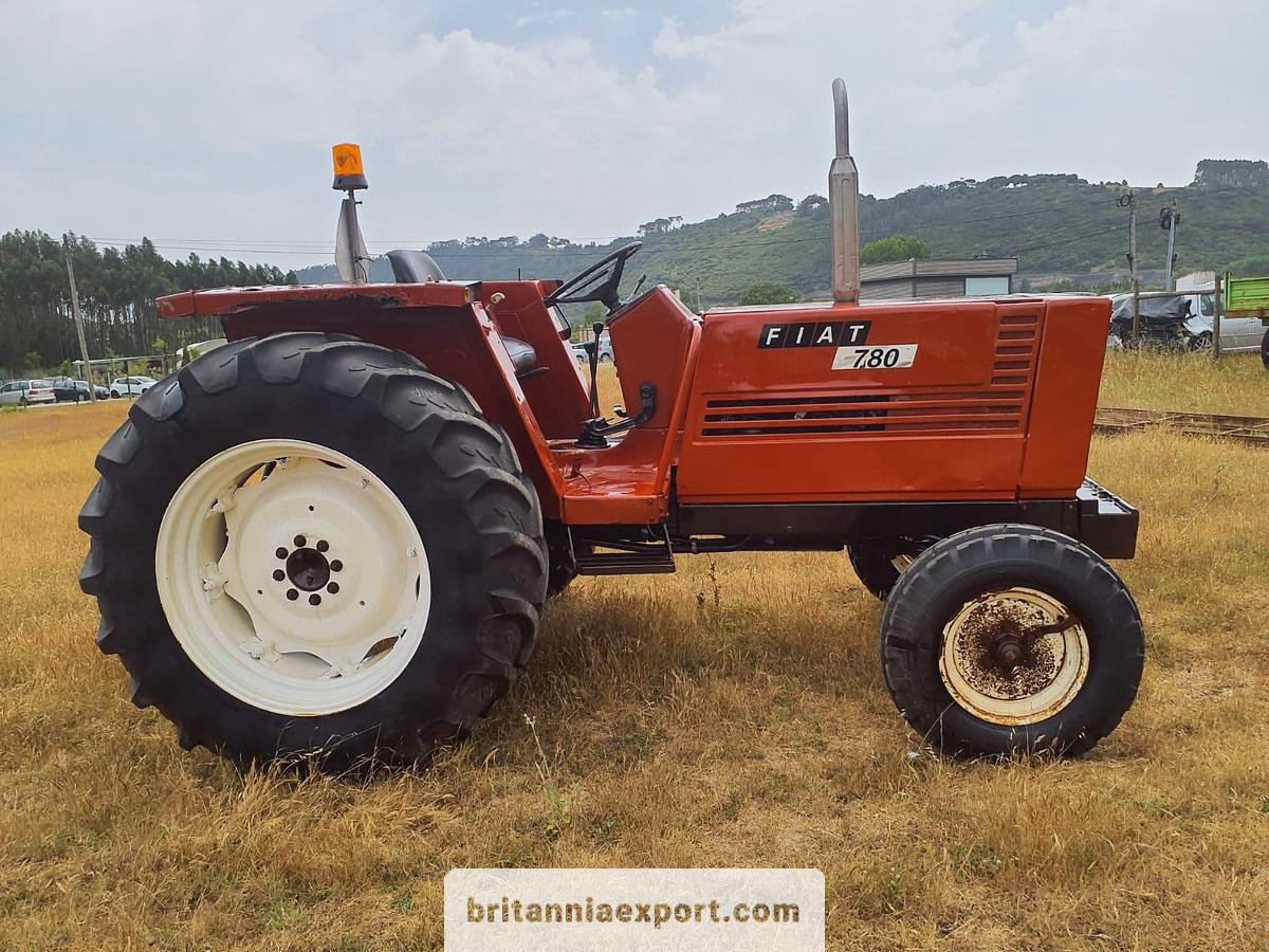 FIAT 780 | 4 cylinder | Oil brakes | Power steering - Traktor: das Bild 3 FIAT 780 | 4 cylinder | Oil brakes | Power steering - Traktor: das Bild 3