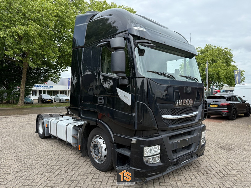 Iveco AS 460 Mega EURO 6 - AUTOMATIC - 2 TANKS - HEBESATTEL/HEFSCHOTEL/LIFTING FIFTH WHEEL - Sattelzugmaschine: das Bild 3 Iveco AS 460 Mega EURO 6 - AUTOMATIC - 2 TANKS - HEBESATTEL/HEFSCHOTEL/LIFTING FIFTH WHEEL - Sattelzugmaschine: das Bild 3