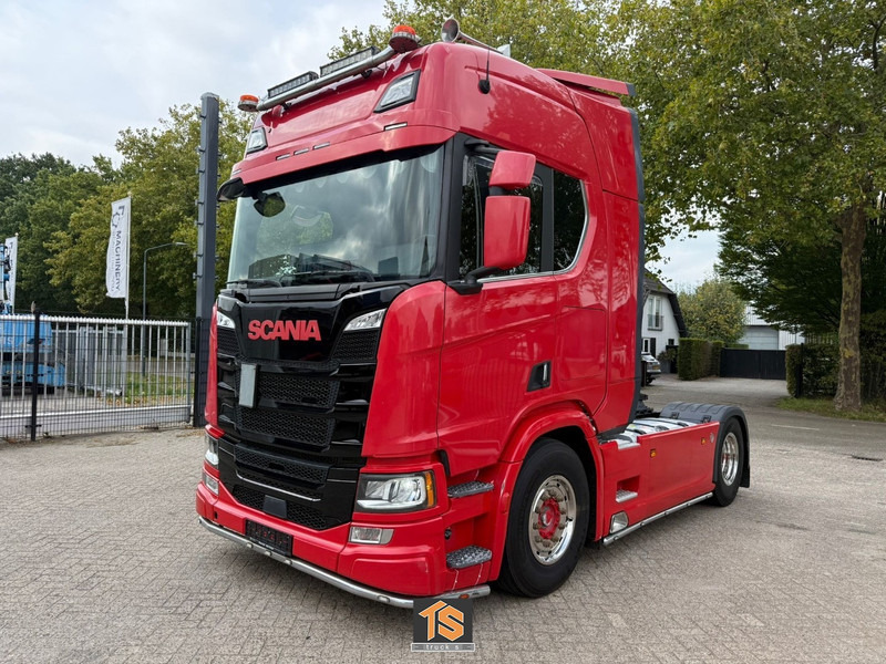 Scania R650 V8 - SHOW TRUCK - EURO 6 D - FULL AIR - RETARDER - GERMAN TRUCK - HYDRAULIC - TOP TOP TOP!! - Sattelzugmaschine: das Bild 1 Scania R650 V8 - SHOW TRUCK - EURO 6 D - FULL AIR - RETARDER - GERMAN TRUCK - HYDRAULIC - TOP TOP TOP!! - Sattelzugmaschine: das Bild 1