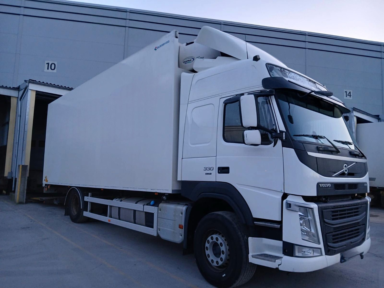 Volvo FM330 / Carrier Supra 850 nordic - Kühlkoffer LKW: das Bild 2 Volvo FM330 / Carrier Supra 850 nordic - Kühlkoffer LKW: das Bild 2