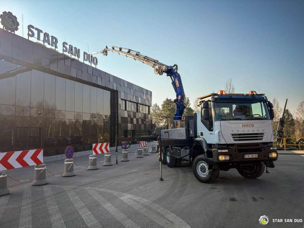 Iveco TRAKKER 450 6x6 PM41S FLY JIB Crane Kipper - Autokran: das Bild 3 Iveco TRAKKER 450 6x6 PM41S FLY JIB Crane Kipper - Autokran: das Bild 3