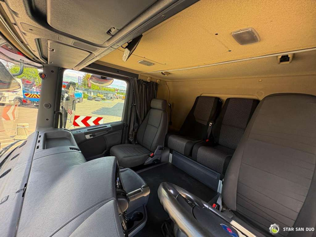 LKW Scania  D 320 FIRE BRIGADE Tank 12,000 Litres: das Bild 9