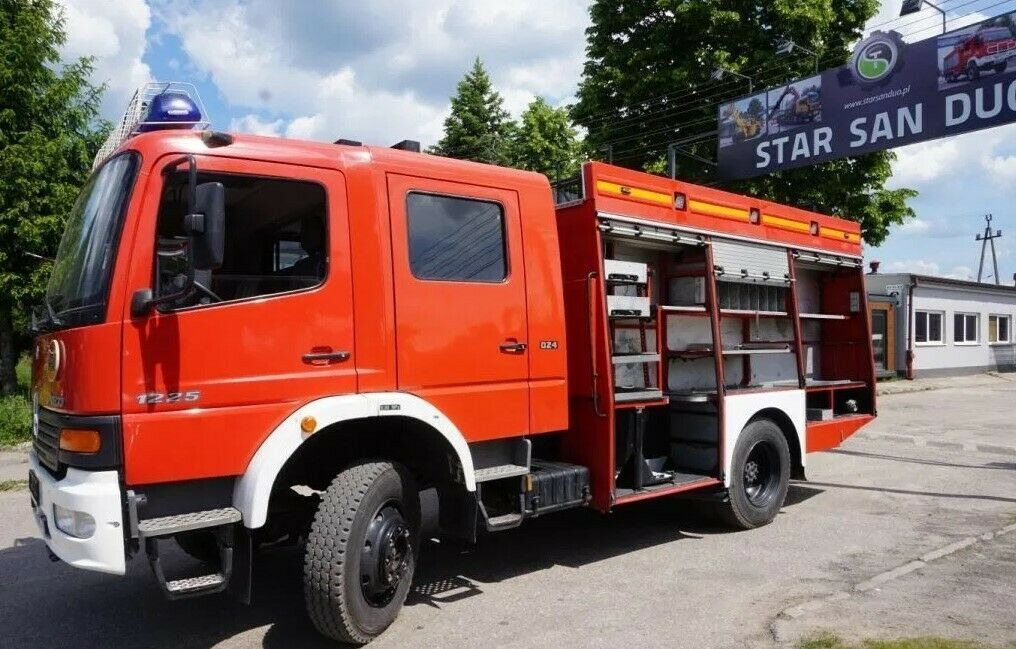Mercedes-Benz 4x4 ATEGO 1225 Firebrigade Feuerwehr - Feuerwehrfahrzeug: das Bild 2 Mercedes-Benz 4x4 ATEGO 1225 Firebrigade Feuerwehr - Feuerwehrfahrzeug: das Bild 2