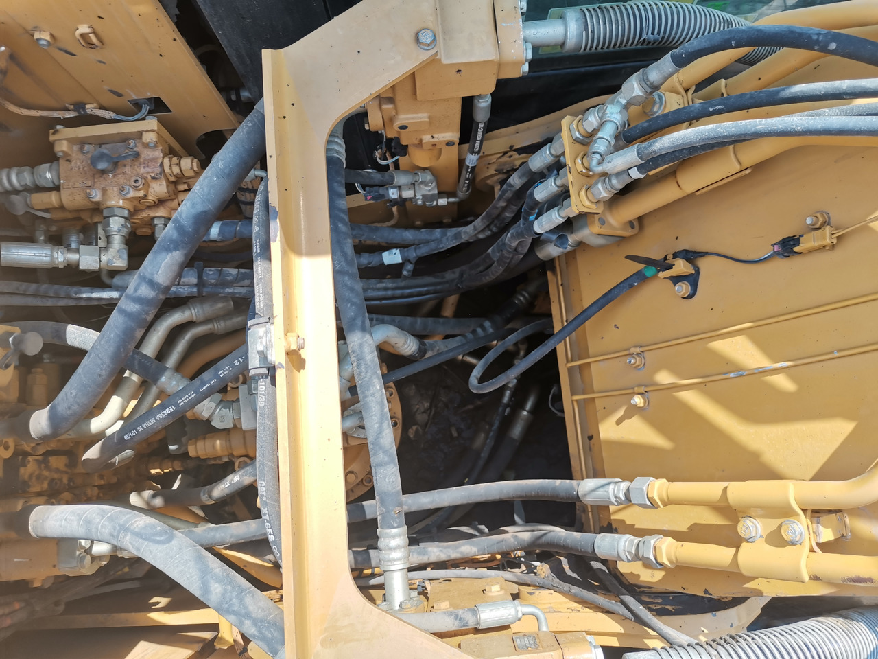 Kettenbagger CATERPILLAR 320 E: das Bild 14