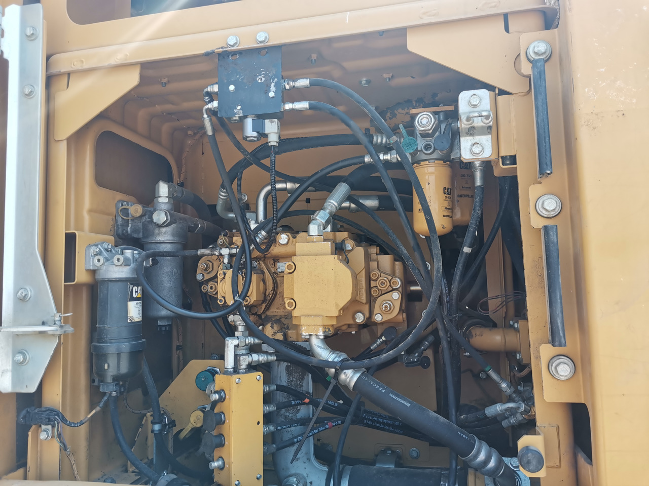Kettenbagger CATERPILLAR 320 E: das Bild 13