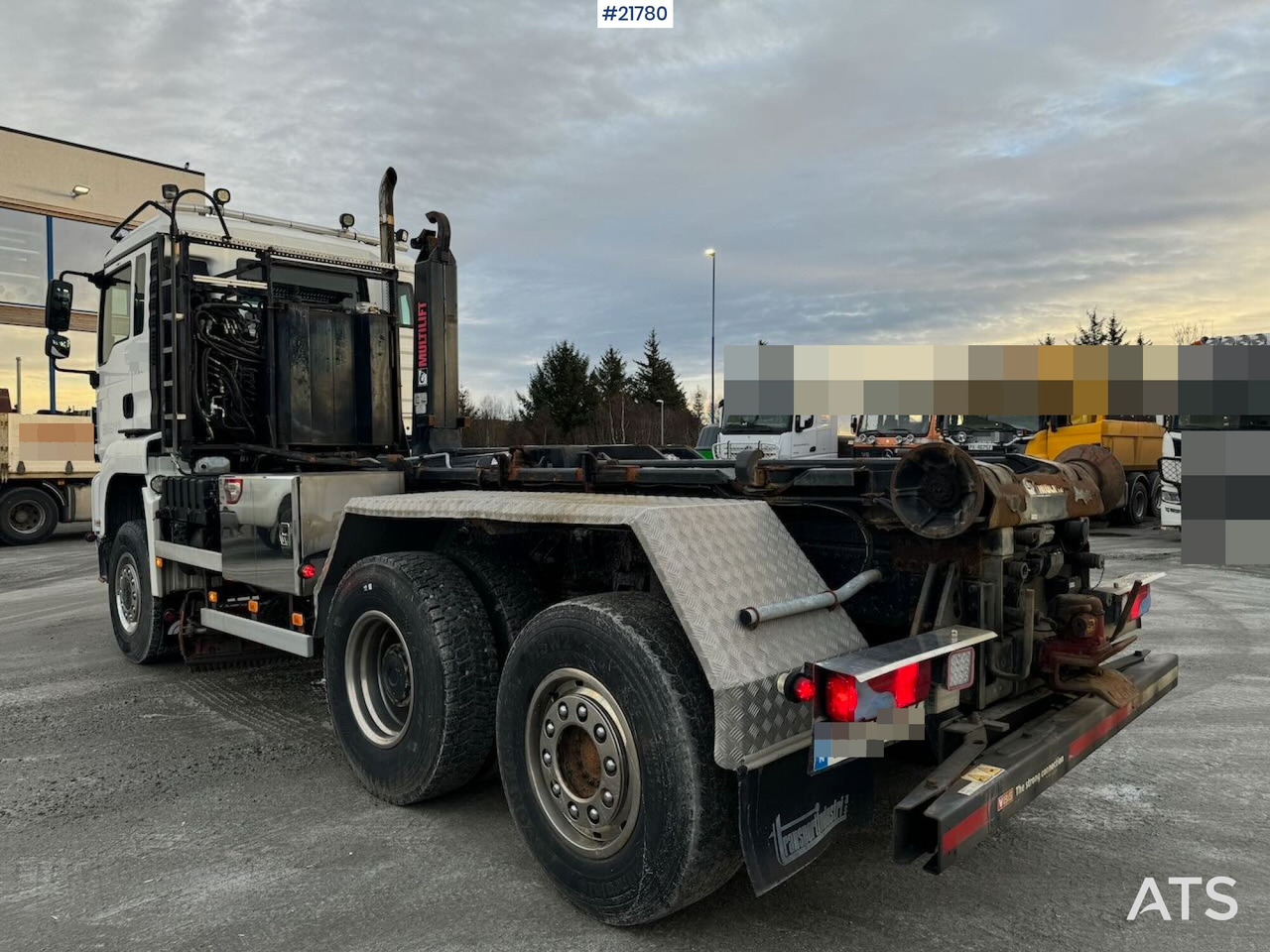 MAN TGS 28.480 6x4 brøyterigget Krokbil m/ underliggende skjær og kranhydraulikk. - Abrollkipper: das Bild 4 MAN TGS 28.480 6x4 brøyterigget Krokbil m/ underliggende skjær og kranhydraulikk. - Abrollkipper: das Bild 4