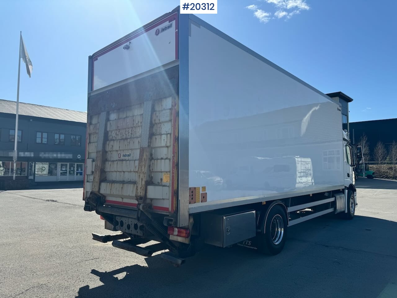 Mercedes Actros 1833 - Koffer LKW: das Bild 3 Mercedes Actros 1833 - Koffer LKW: das Bild 3