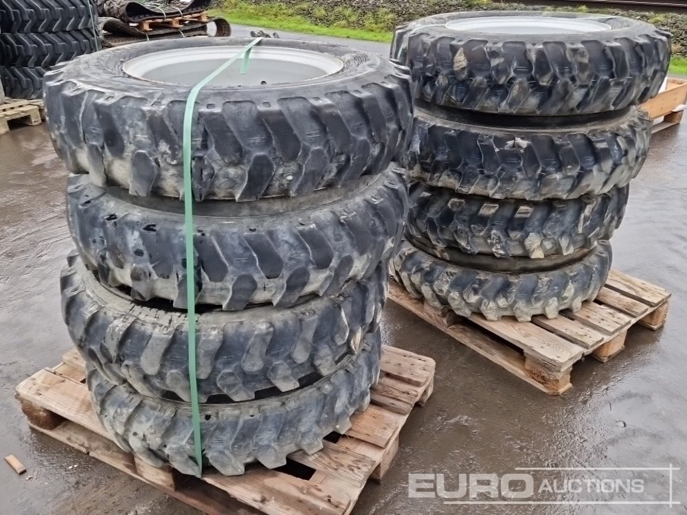 Alliance 8.25-20 Tyres with Rims (4 of) - Reifen: das Bild 2 Alliance 8.25-20 Tyres with Rims (4 of) - Reifen: das Bild 2