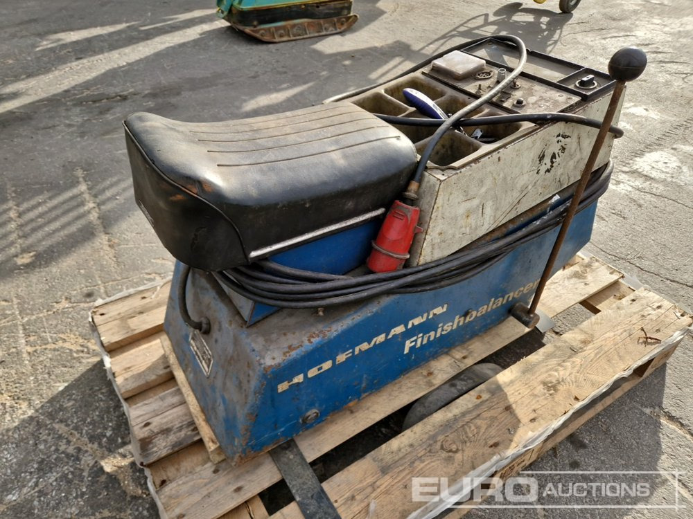 Hofmann FB-PK Mobile Tyre Balancing Machine - Baugeräte: das Bild 3 Hofmann FB-PK Mobile Tyre Balancing Machine - Baugeräte: das Bild 3