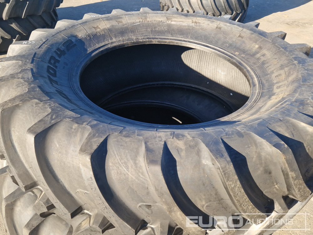 Unused Armour 710/70R42 Tyres (2 of) - Reifen: das Bild 4 Unused Armour 710/70R42 Tyres (2 of) - Reifen: das Bild 4