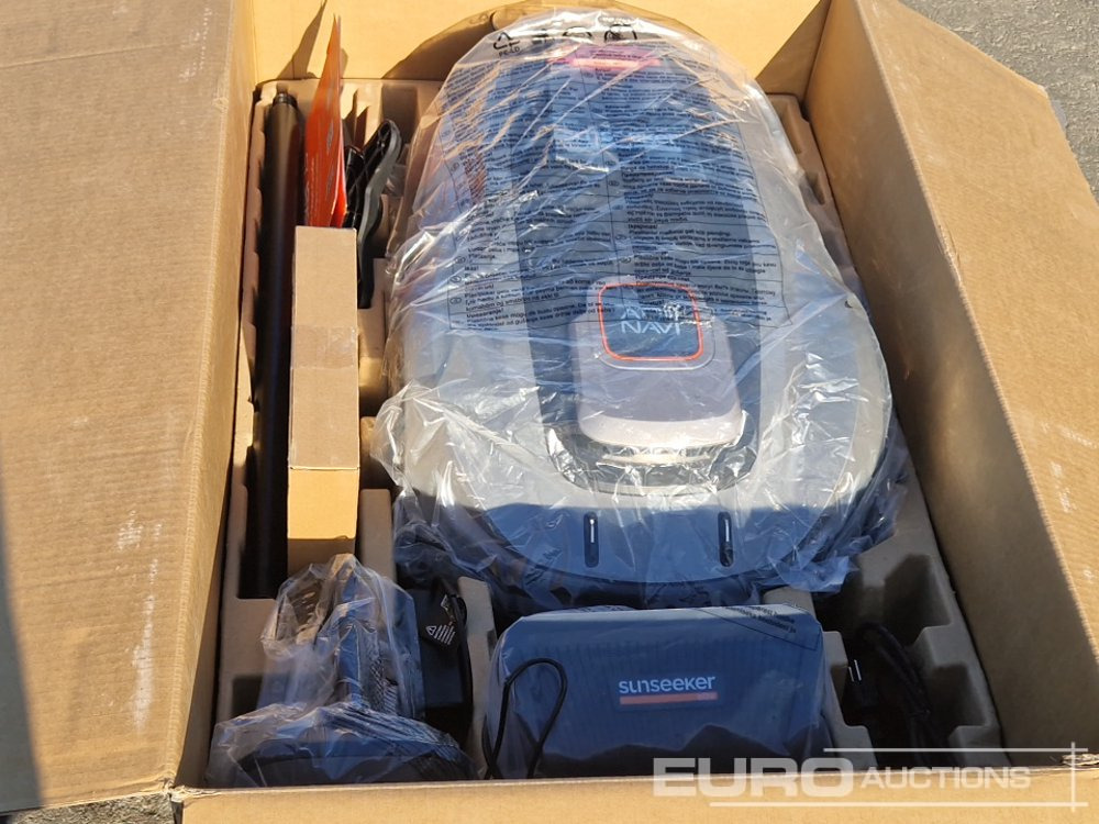 Unused SunSeeker X5 Robotic Lawnmower, 2,000m² - Baugeräte: das Bild 1 Unused SunSeeker X5 Robotic Lawnmower, 2,000m² - Baugeräte: das Bild 1