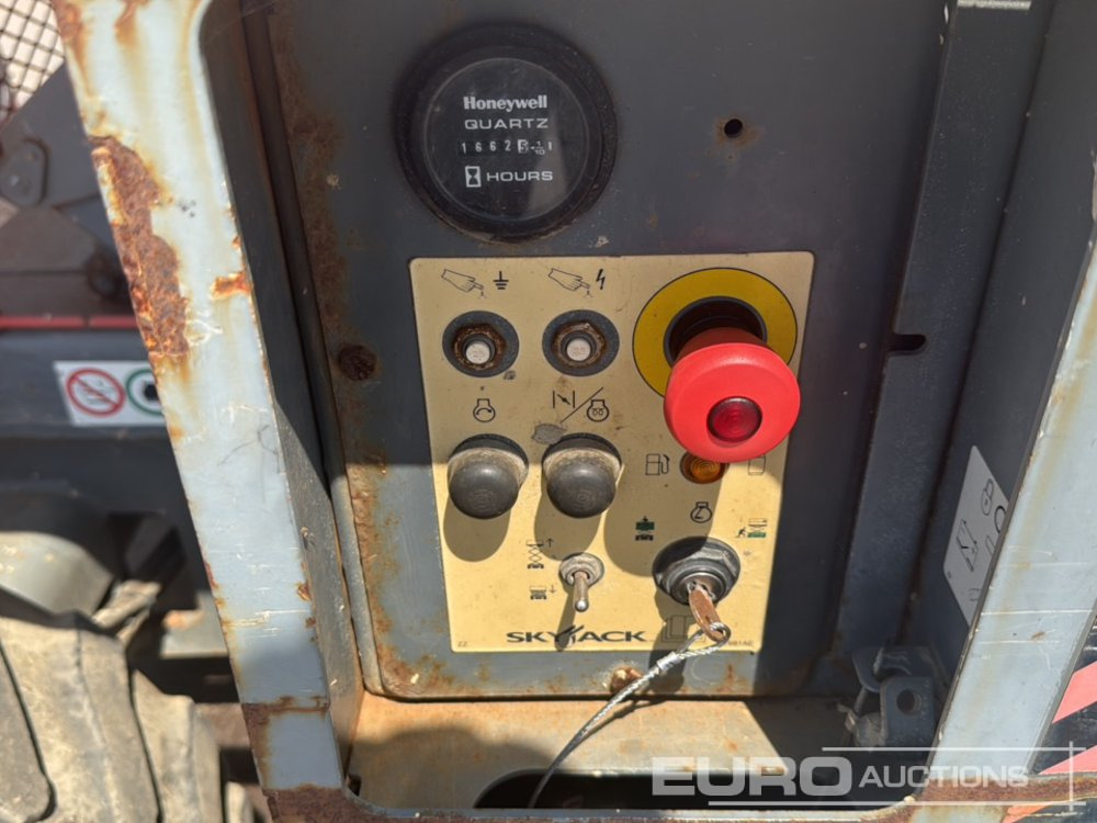 Arbeitsbühne 2015 SkyJack SJ6826RT: das Bild 13