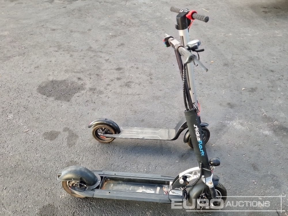 Electric Scooter (2 of) - Baugeräte: das Bild 1 Electric Scooter (2 of) - Baugeräte: das Bild 1