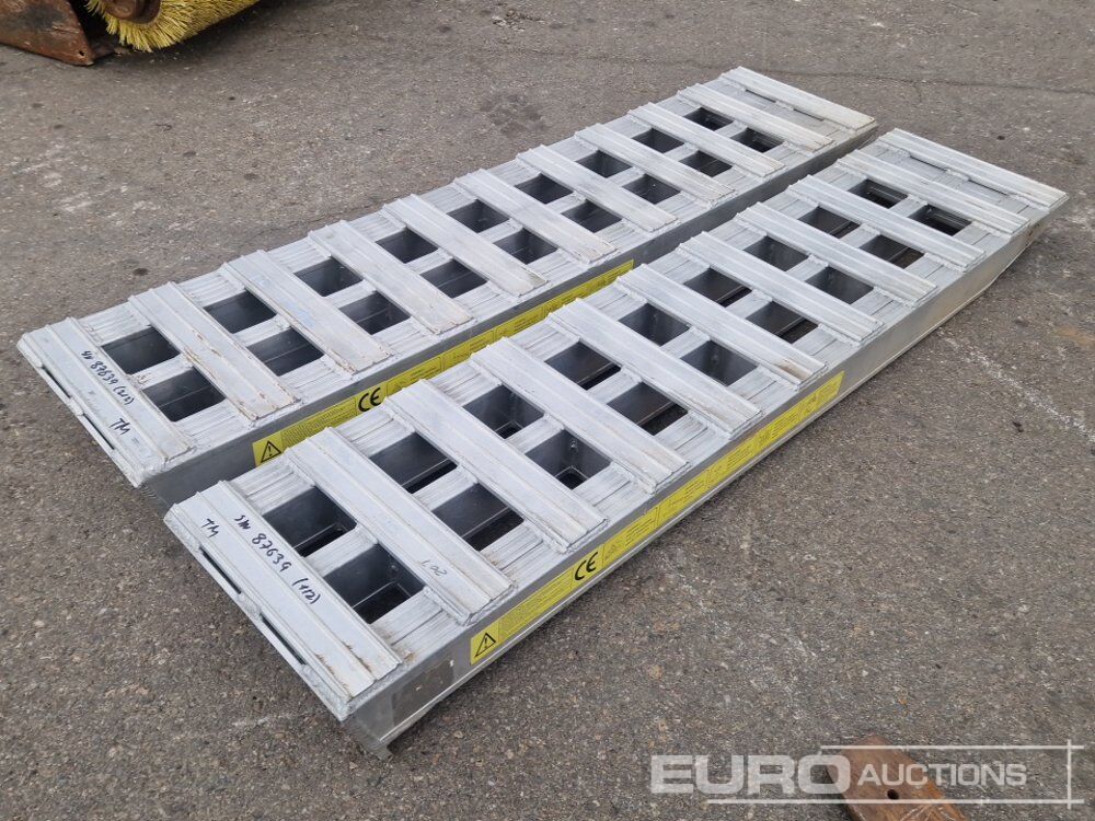 Loading Ramps - Baugeräte: das Bild 1 Loading Ramps - Baugeräte: das Bild 1