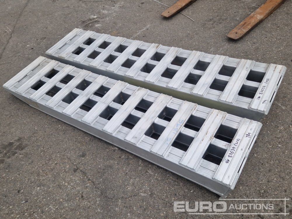 Loading Ramps - Baugeräte: das Bild 2 Loading Ramps - Baugeräte: das Bild 2