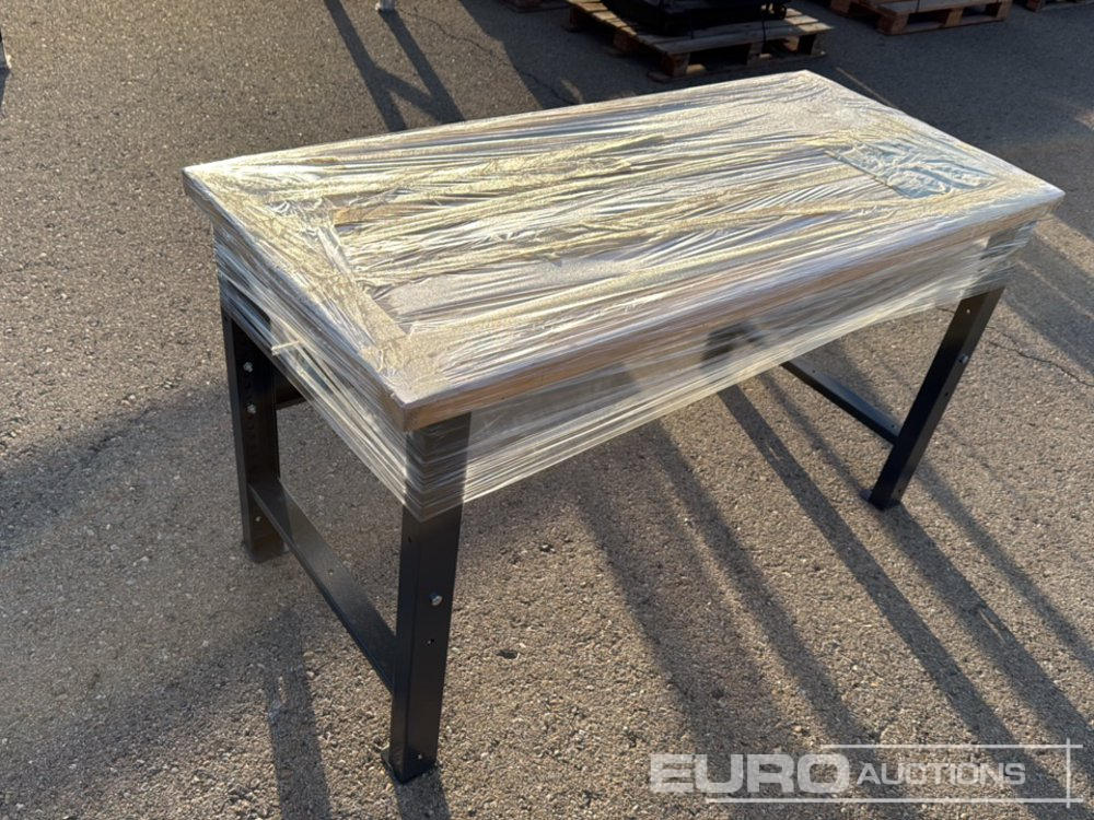Wooden Work Table - Baugeräte: das Bild 3 Wooden Work Table - Baugeräte: das Bild 3