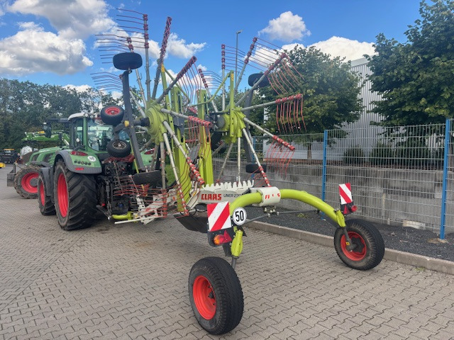 Claas Liner 2700 - Heuwender/ Wenderechen: das Bild 2 Claas Liner 2700 - Heuwender/ Wenderechen: das Bild 2