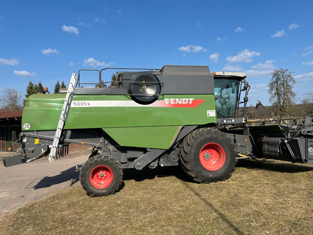 Mähdrescher Fendt 5225 E   5,50m PowerFlow Schneidwerk: das Bild 11