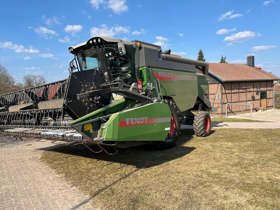 Fendt 5225 E 5,50m PowerFlow Schneidwerk - Mähdrescher: das Bild 1 Fendt 5225 E 5,50m PowerFlow Schneidwerk - Mähdrescher: das Bild 1